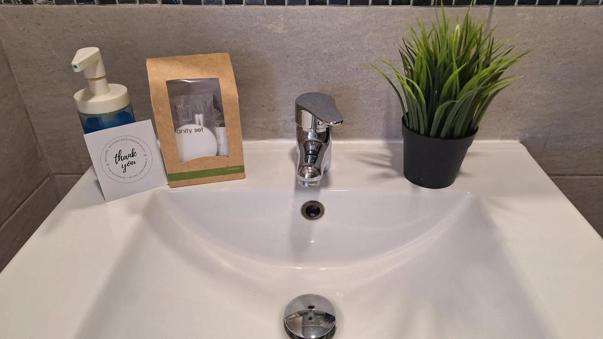 Casa Zoe - Apartamentos En Suite Budha - Buenas Vibras! Edificio #Lasnaciones Benalmádena