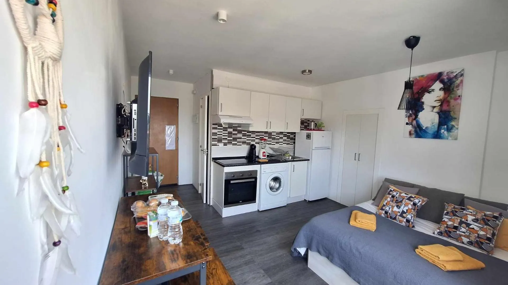 Casa Zoe - Apartamentos En Suite Budha - Buenas Vibras! Edificio #Lasnaciones Benalmádena